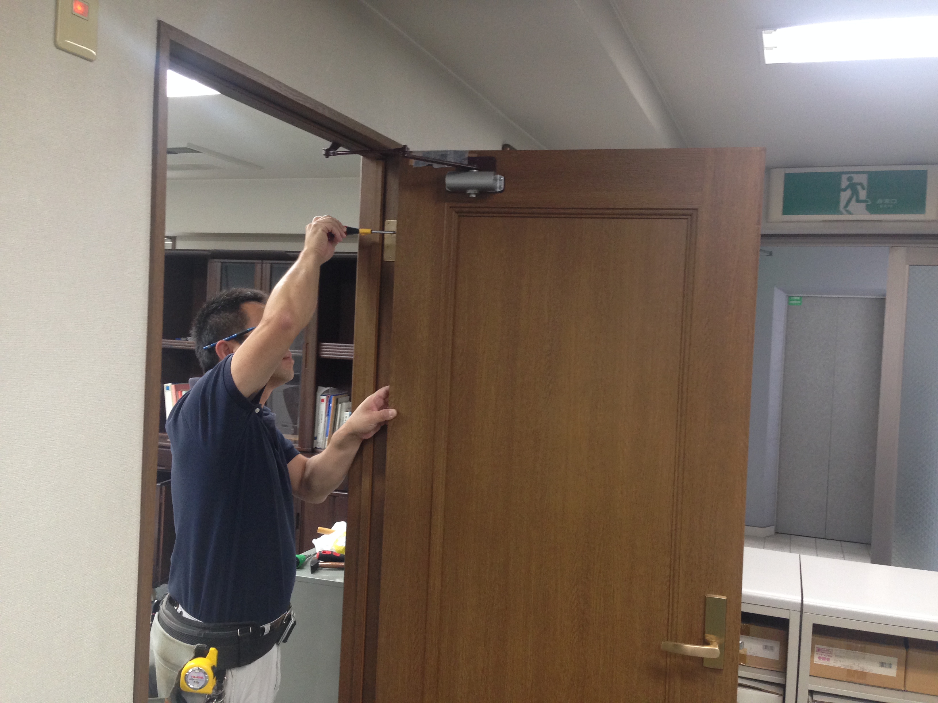 建具ドアの建付け調整を行いました。 熊本で新築・リフォームなら住管理システム