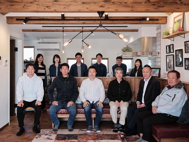 スタッフ集合写真